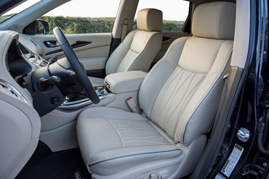 Интерьер Infiniti QX60 3.5 (L50) 2016 года  (фото 24 из 34)